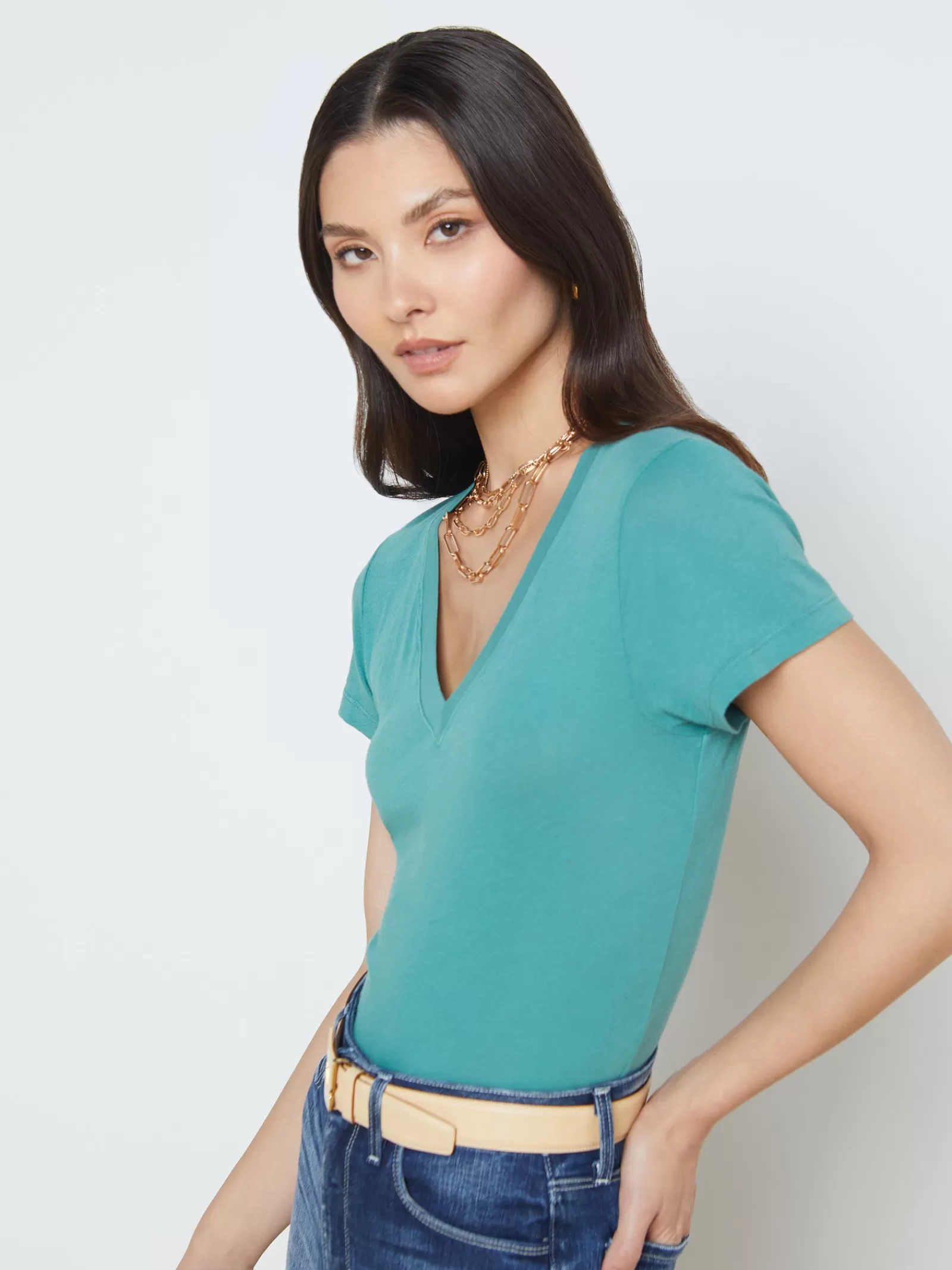 L'AGENCE Becca Cotton V-Neck Tee< Online Exclusives | Resort Collection