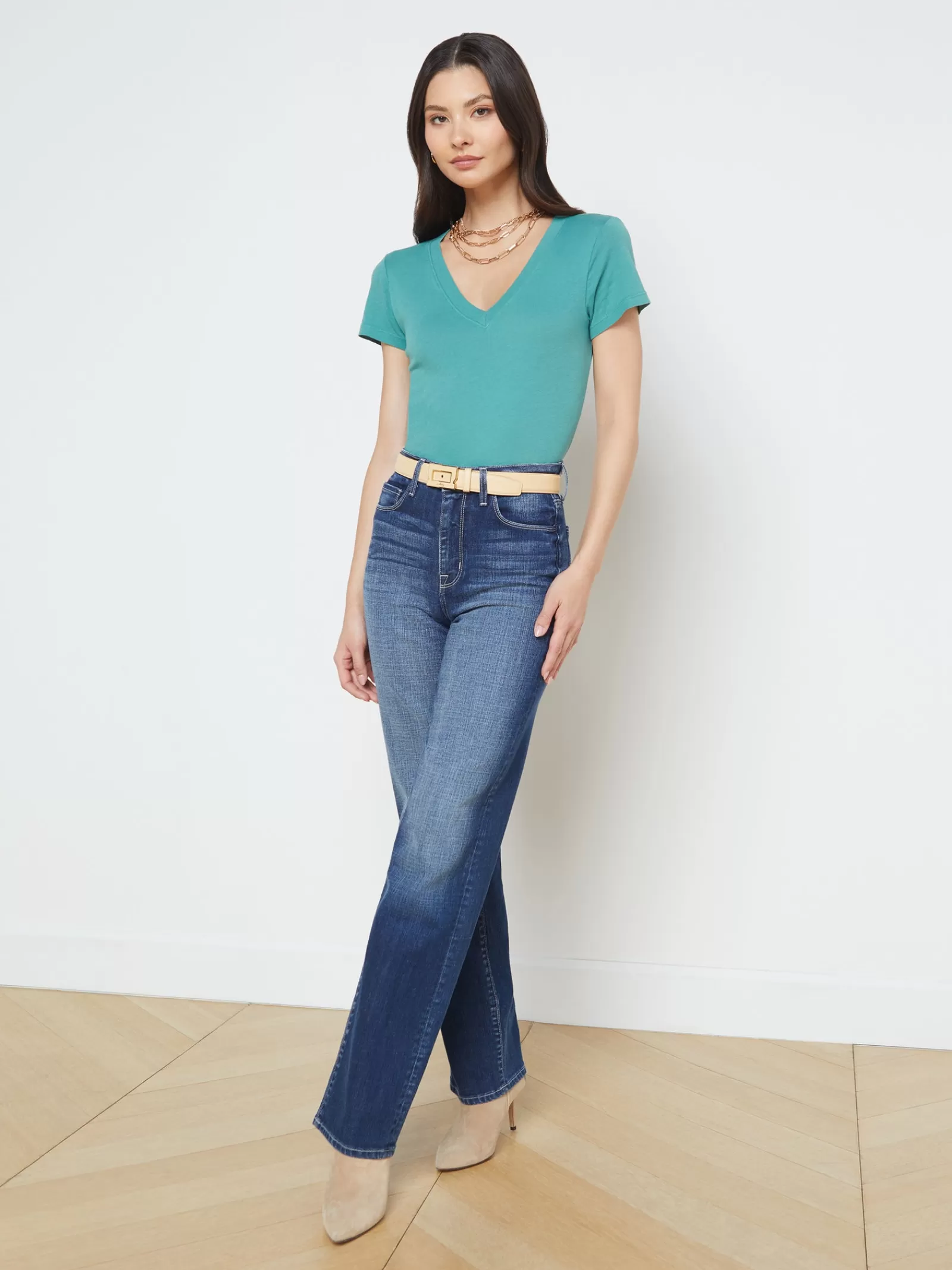 L'AGENCE Becca Cotton V-Neck Tee< Online Exclusives | Resort Collection