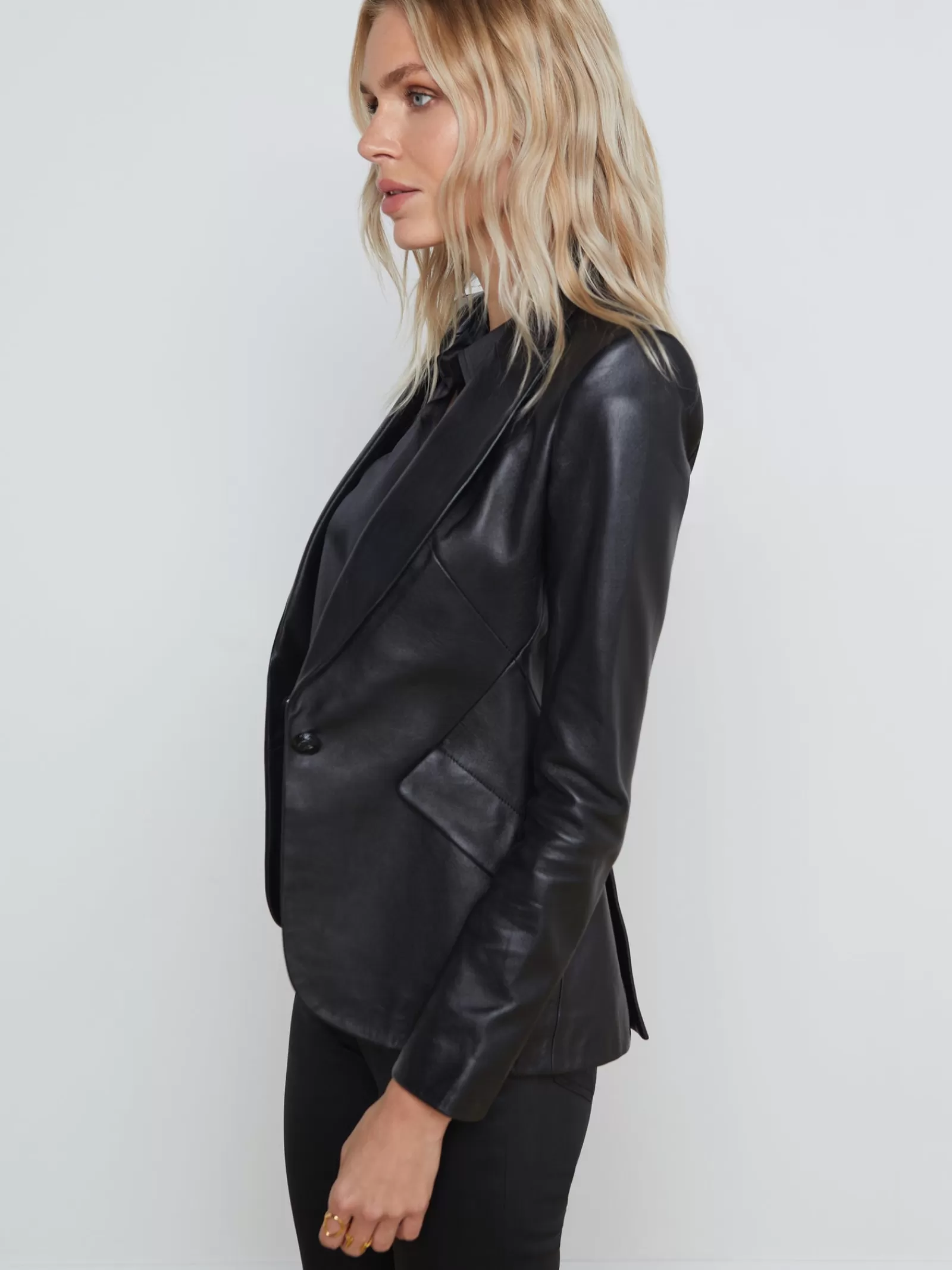 L'AGENCE Chamberlain Leather Blazer< All Things Black | Leather