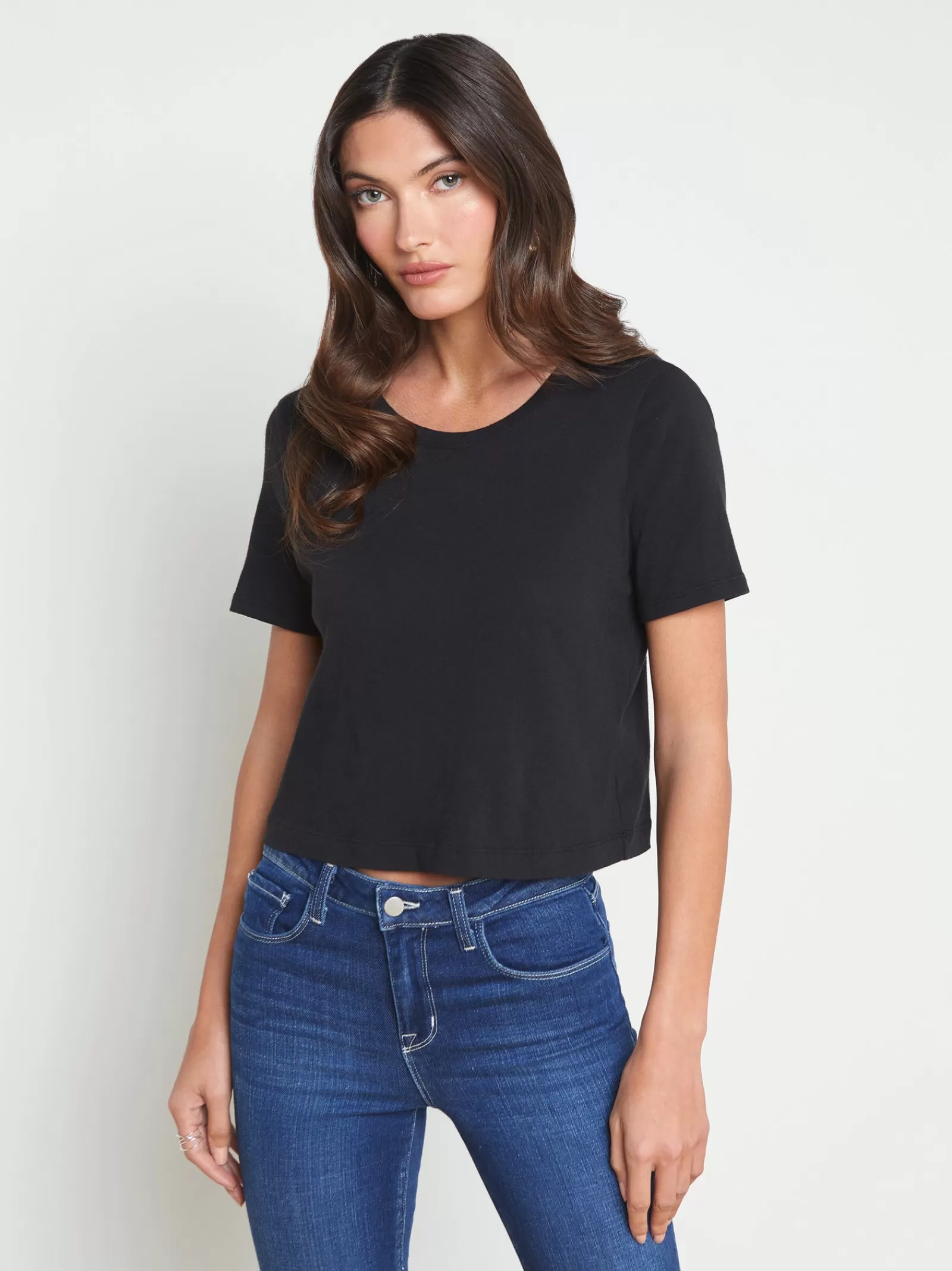 L'AGENCE Donna Cotton Cropped Tee< All Things Black | Spring Collection
