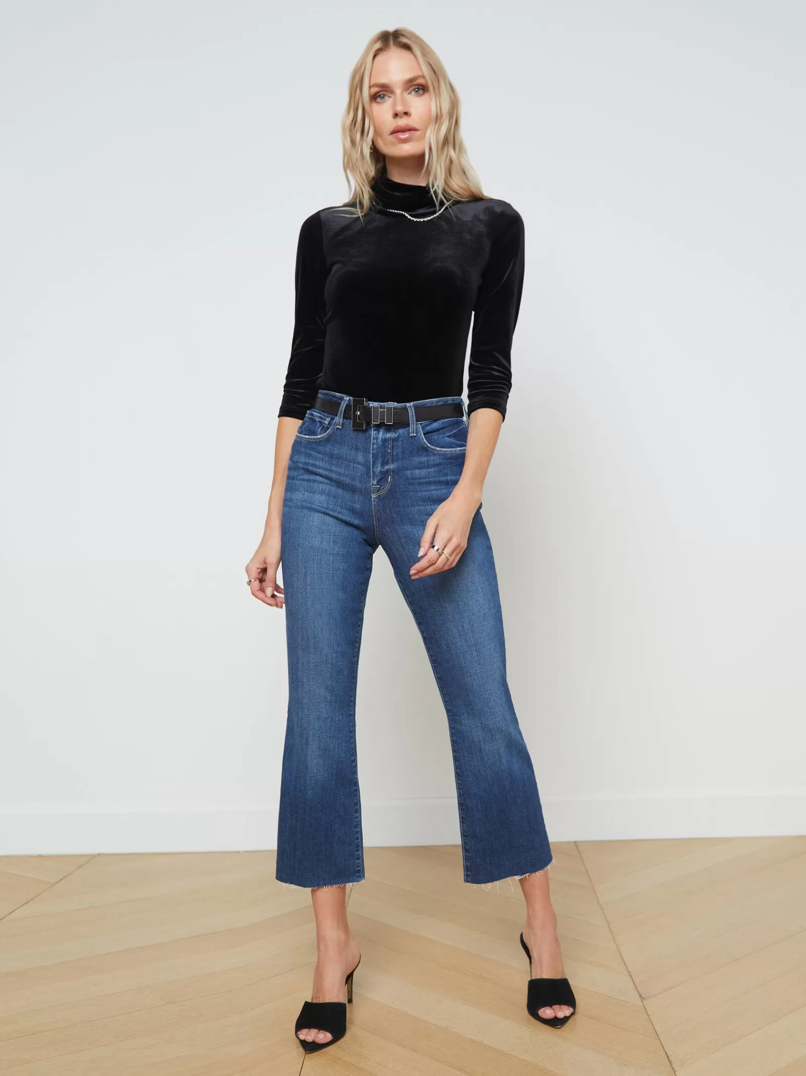 L'AGENCE Kendra Cropped Flare Jean< Petite
