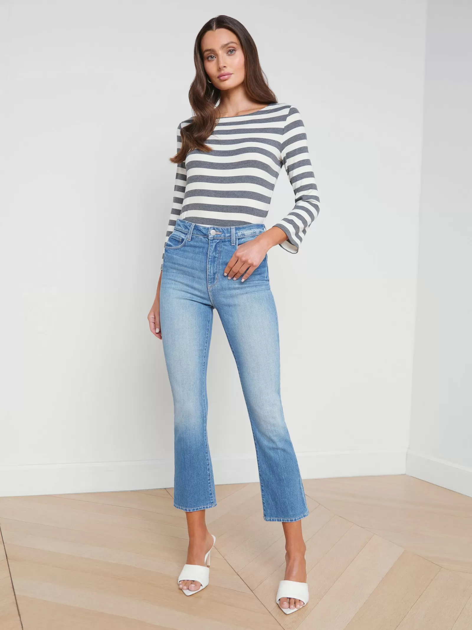 L'AGENCE Mira Cropped Micro Boot Jean< Flare & Bootcut | Aged Denim