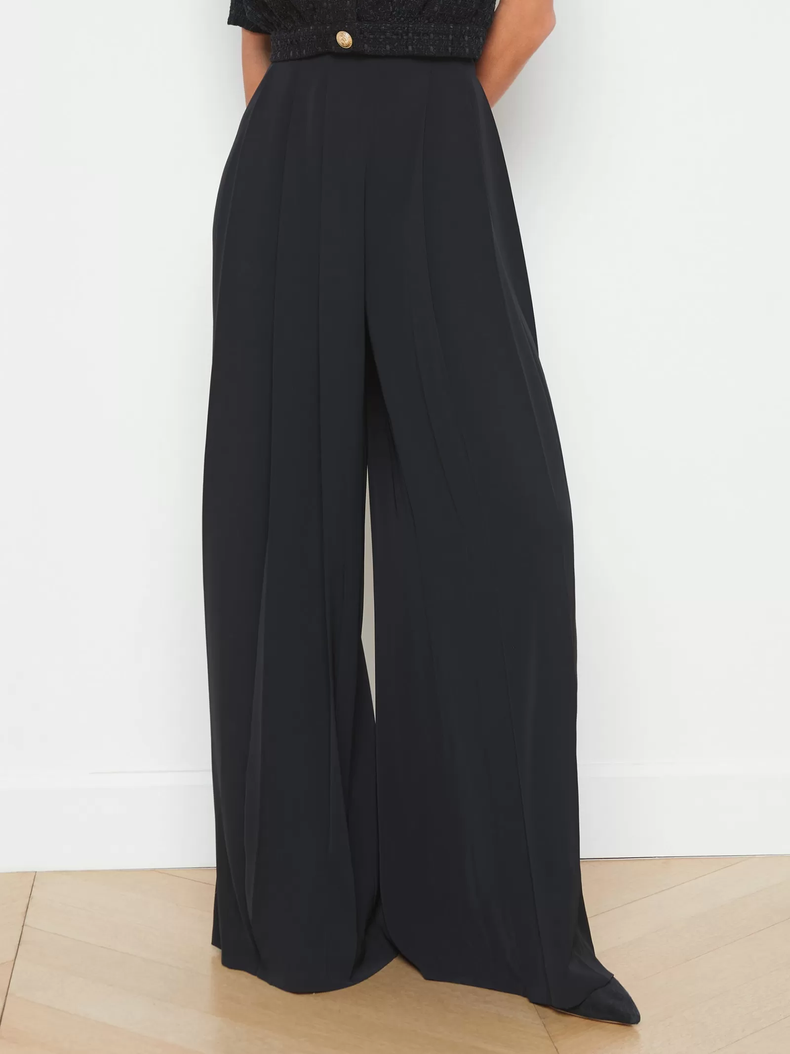 L'AGENCE Nova Pleated Wide-Leg Pant< All Things Black | Spring Collection
