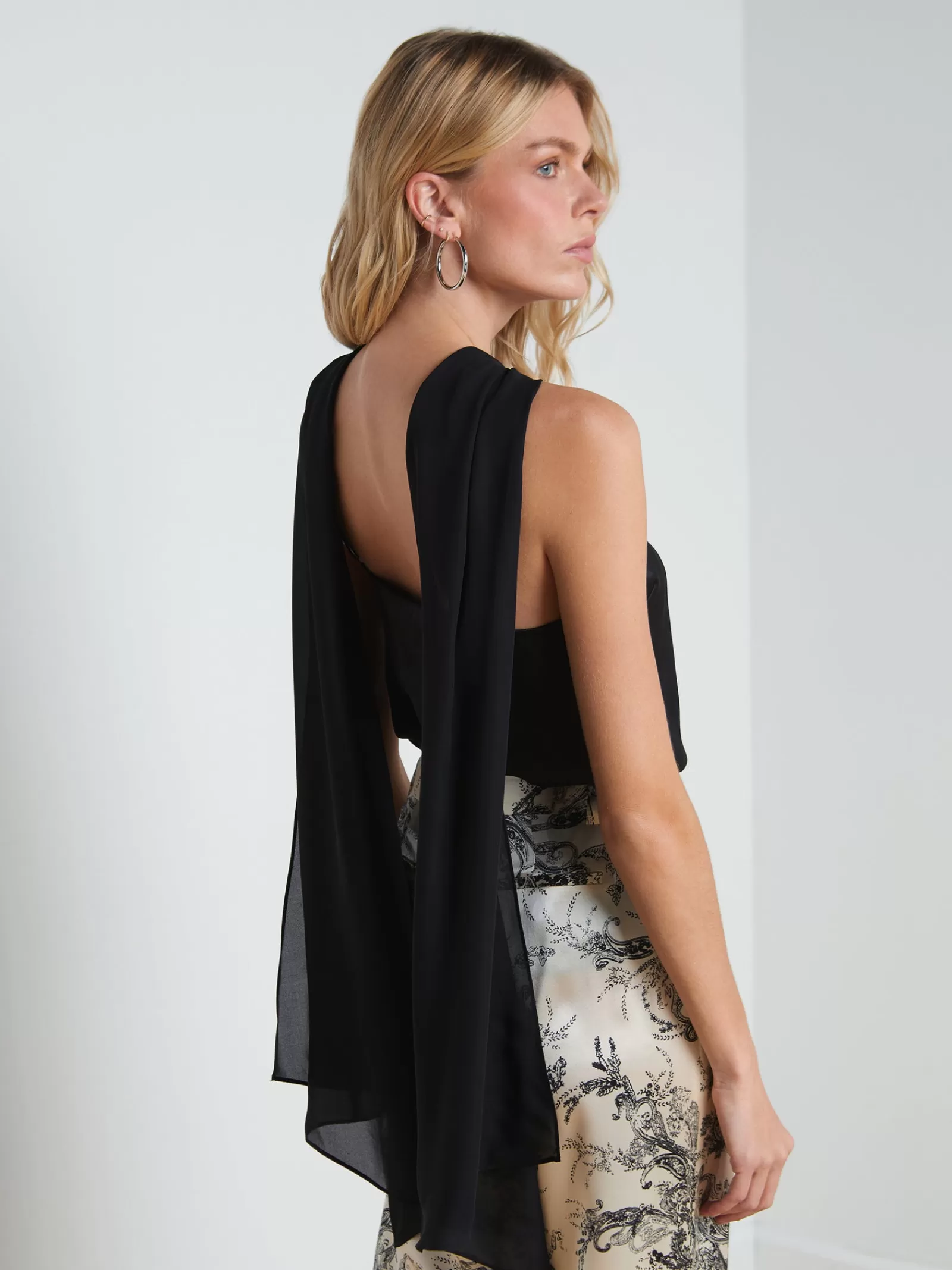 L'AGENCE Riviera Silk Halter Top< All Things Black | Spring Collection
