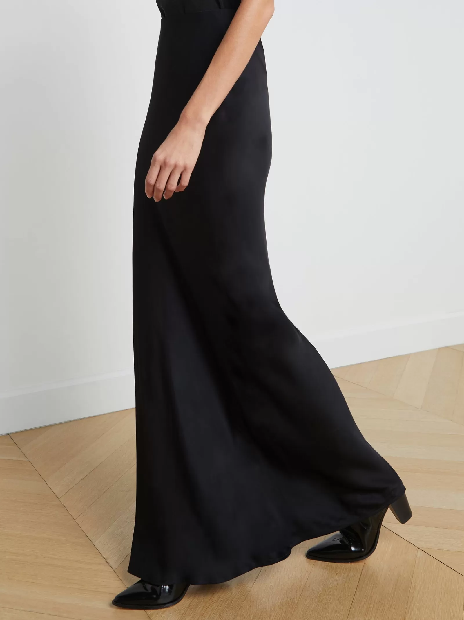 L'AGENCE Zeta Skirt< All Things Black | Back in Stock